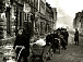 Бедствие войны... Население Берлина, спасаясь от уличных боев, уходит в освобожденные советскими войсками районы